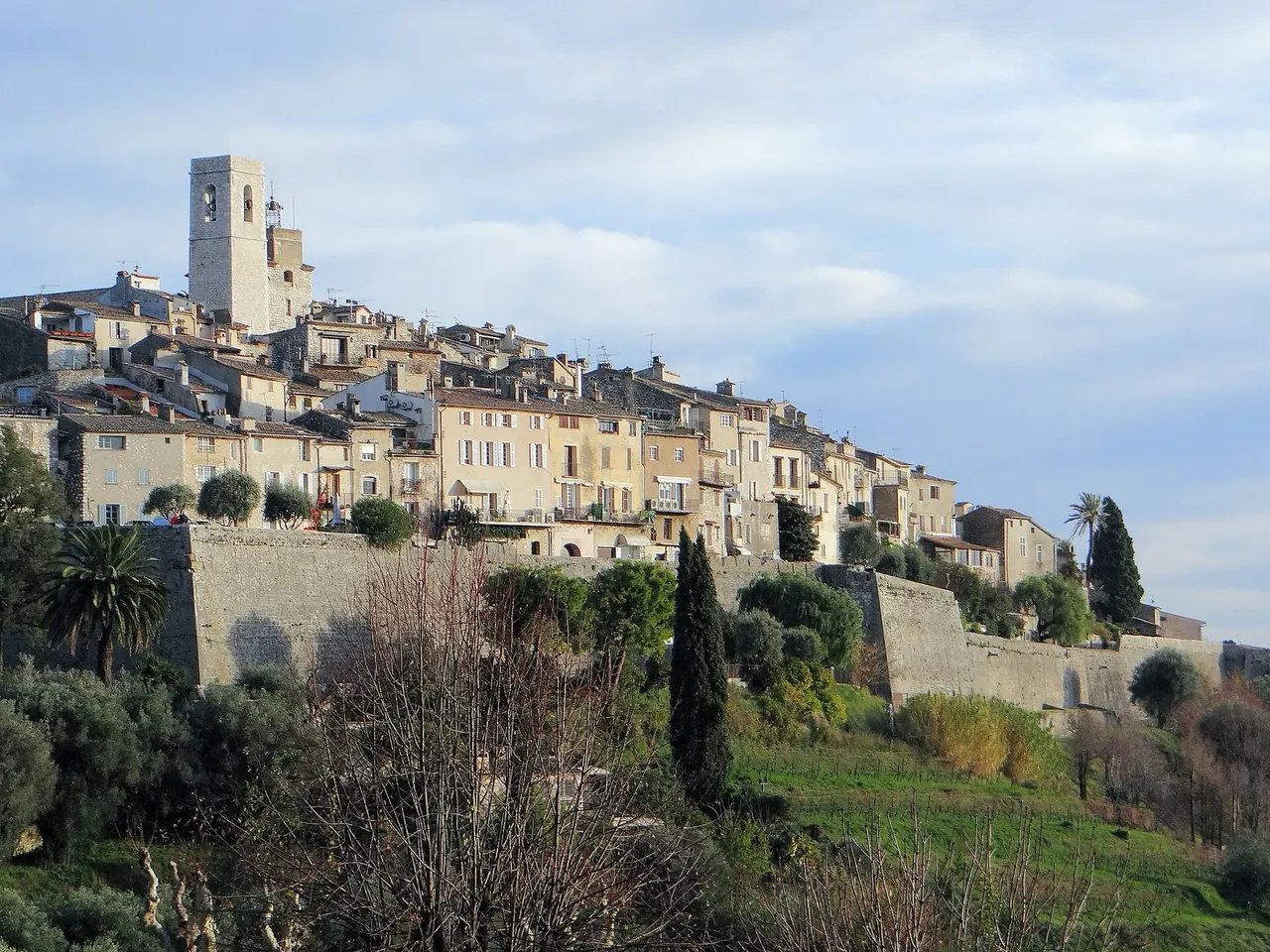 Saint-Paul-de-Vence and a tasting at a local wine estate, Saint-Paul-de-Vence and a local vineyard